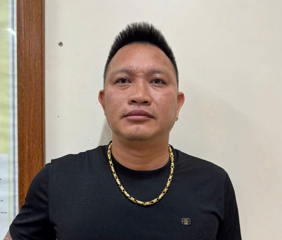 Trêu ghẹo trẻ vị thành niên, tấn công cảnh sát tại lễ hội - Ảnh 1.