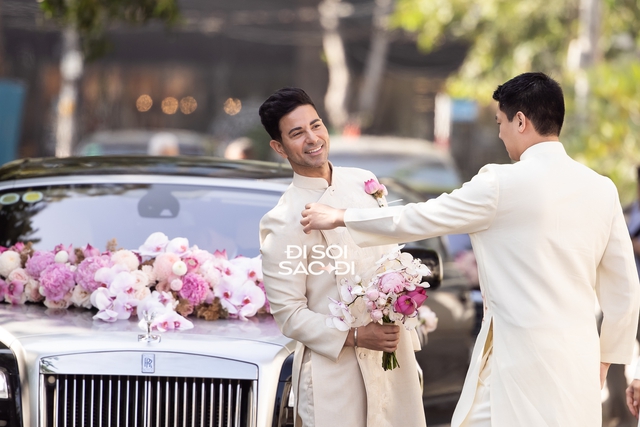 Hiếu Nguyễn s&aacute;ng rực trong d&agrave;n b&ecirc; tr&aacute;p đ&aacute;m cưới Ti&ecirc;n Nguyễn, 1 h&agrave;nh động với anh rể n&oacute;i l&ecirc;n tất cả- Ảnh 4.