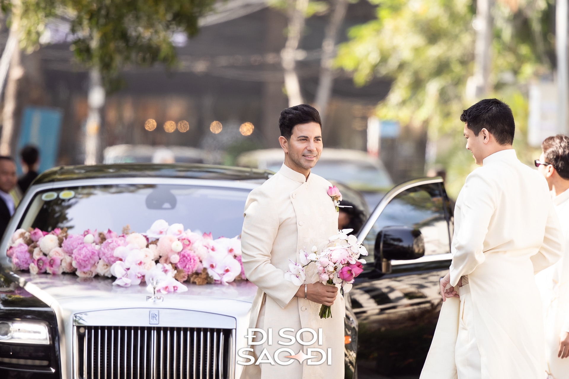 Toàn cảnh đám cưới xa hoa của Tiên Nguyễn: Cô dâu đeo kim cương, ngồi Rolls-Royce về nhà chồng, Hà Tăng và cả gia đình tỷ phú góp mặt!- Ảnh 15. Toàn cảnh đám cưới xa hoa của Tiên Nguyễn: Cô dâu đeo kim cương, ngồi Rolls-Royce về nhà chồng, Hà Tăng và cả gia đình tỷ phú góp mặt!- Ảnh 15.