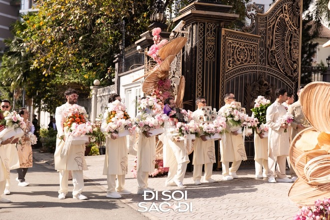 Đám cưới Tiên Nguyễn: Dàn sính lễ cực khủng, Rolls-Royce và hàng dài xe sang bạc tỷ nối đuôi rước dâu gây choáng- Ảnh 7. Đám cưới Tiên Nguyễn: Dàn sính lễ cực khủng, Rolls-Royce và hàng dài xe sang bạc tỷ nối đuôi rước dâu gây choáng- Ảnh 7.