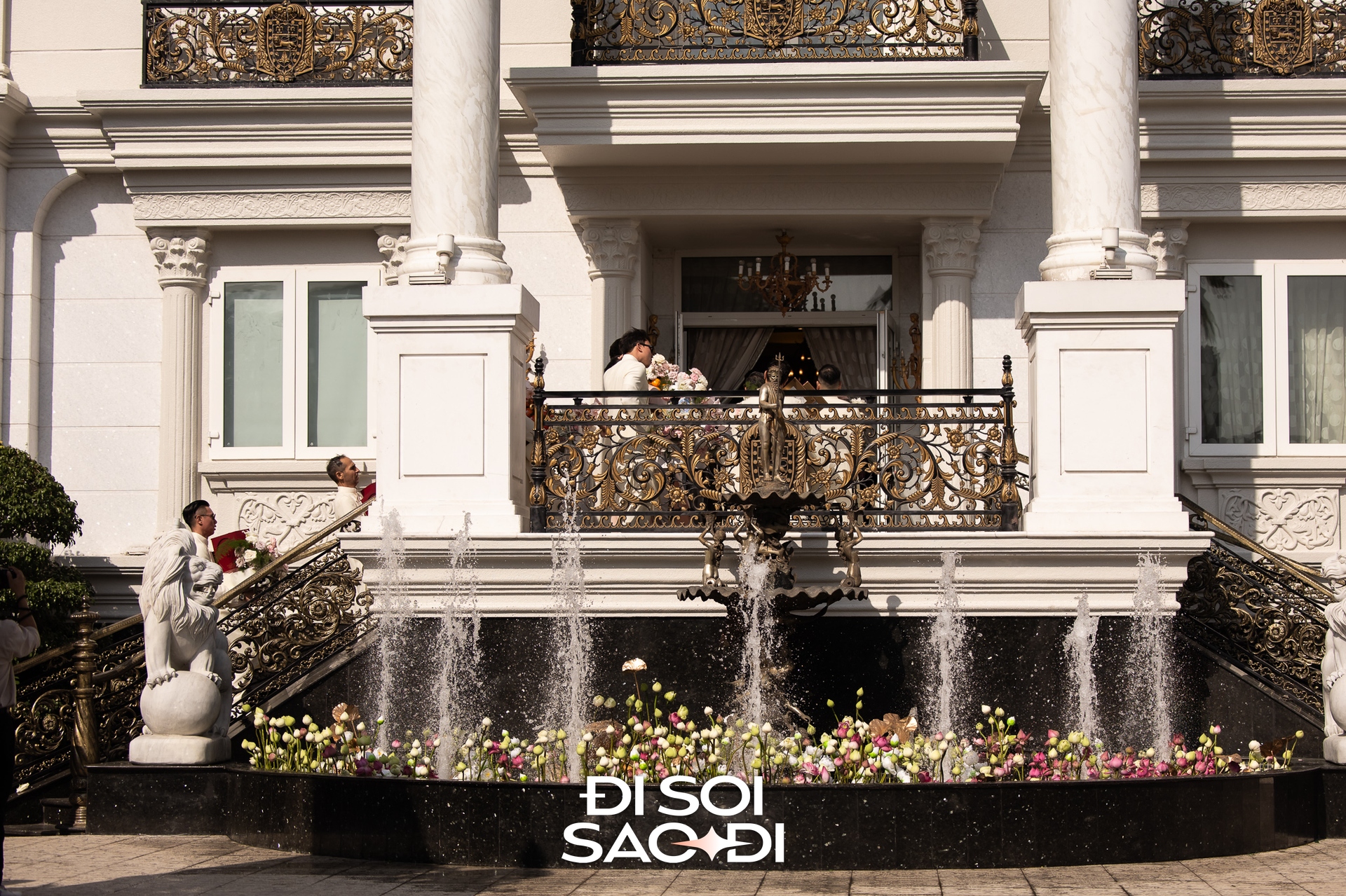 Toàn cảnh đám cưới xa hoa của Tiên Nguyễn: Cô dâu đeo kim cương, ngồi Rolls-Royce về nhà chồng, Hà Tăng và cả gia đình tỷ phú góp mặt!- Ảnh 22. Toàn cảnh đám cưới xa hoa của Tiên Nguyễn: Cô dâu đeo kim cương, ngồi Rolls-Royce về nhà chồng, Hà Tăng và cả gia đình tỷ phú góp mặt!- Ảnh 22.