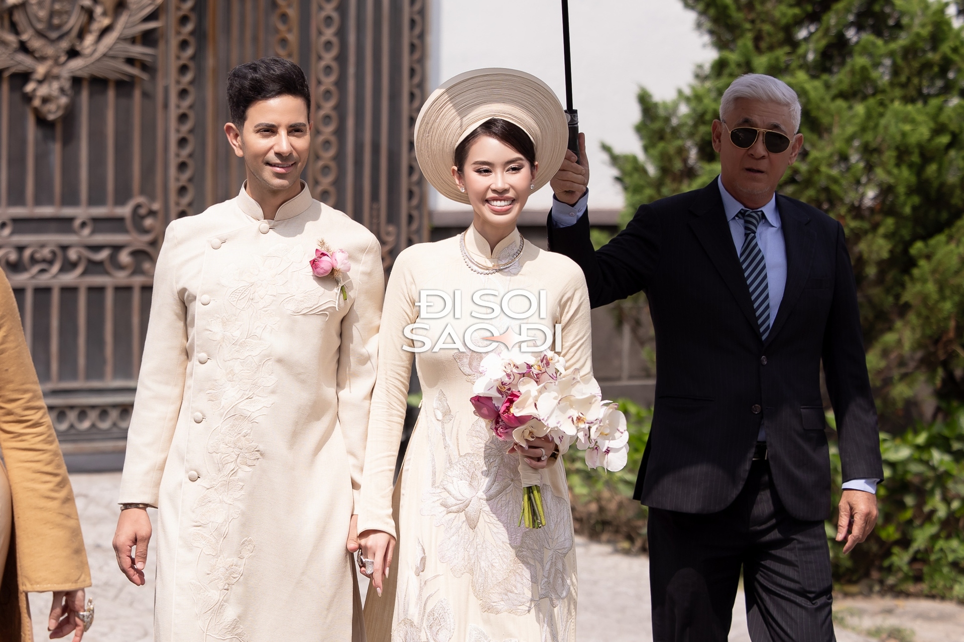 Toàn cảnh đám cưới xa hoa của Tiên Nguyễn: Cô dâu đeo kim cương, ngồi Rolls-Royce về nhà chồng, Hà Tăng và cả gia đình tỷ phú góp mặt!- Ảnh 5. Toàn cảnh đám cưới xa hoa của Tiên Nguyễn: Cô dâu đeo kim cương, ngồi Rolls-Royce về nhà chồng, Hà Tăng và cả gia đình tỷ phú góp mặt!- Ảnh 5.