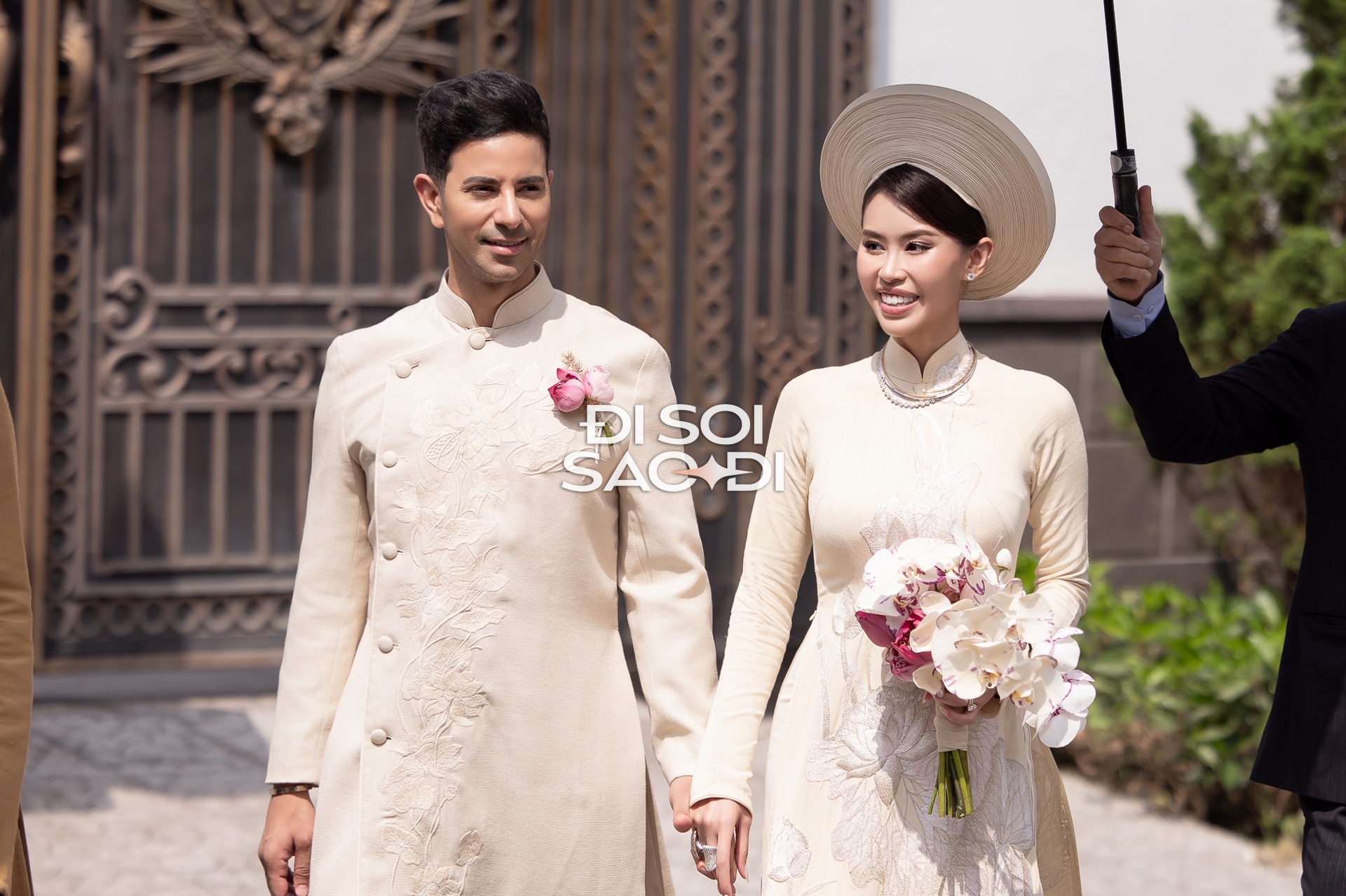 Toàn cảnh đám cưới xa hoa của Tiên Nguyễn: Cô dâu đeo kim cương, ngồi Rolls-Royce về nhà chồng, Hà Tăng và cả gia đình tỷ phú góp mặt!- Ảnh 4. Toàn cảnh đám cưới xa hoa của Tiên Nguyễn: Cô dâu đeo kim cương, ngồi Rolls-Royce về nhà chồng, Hà Tăng và cả gia đình tỷ phú góp mặt!- Ảnh 4.