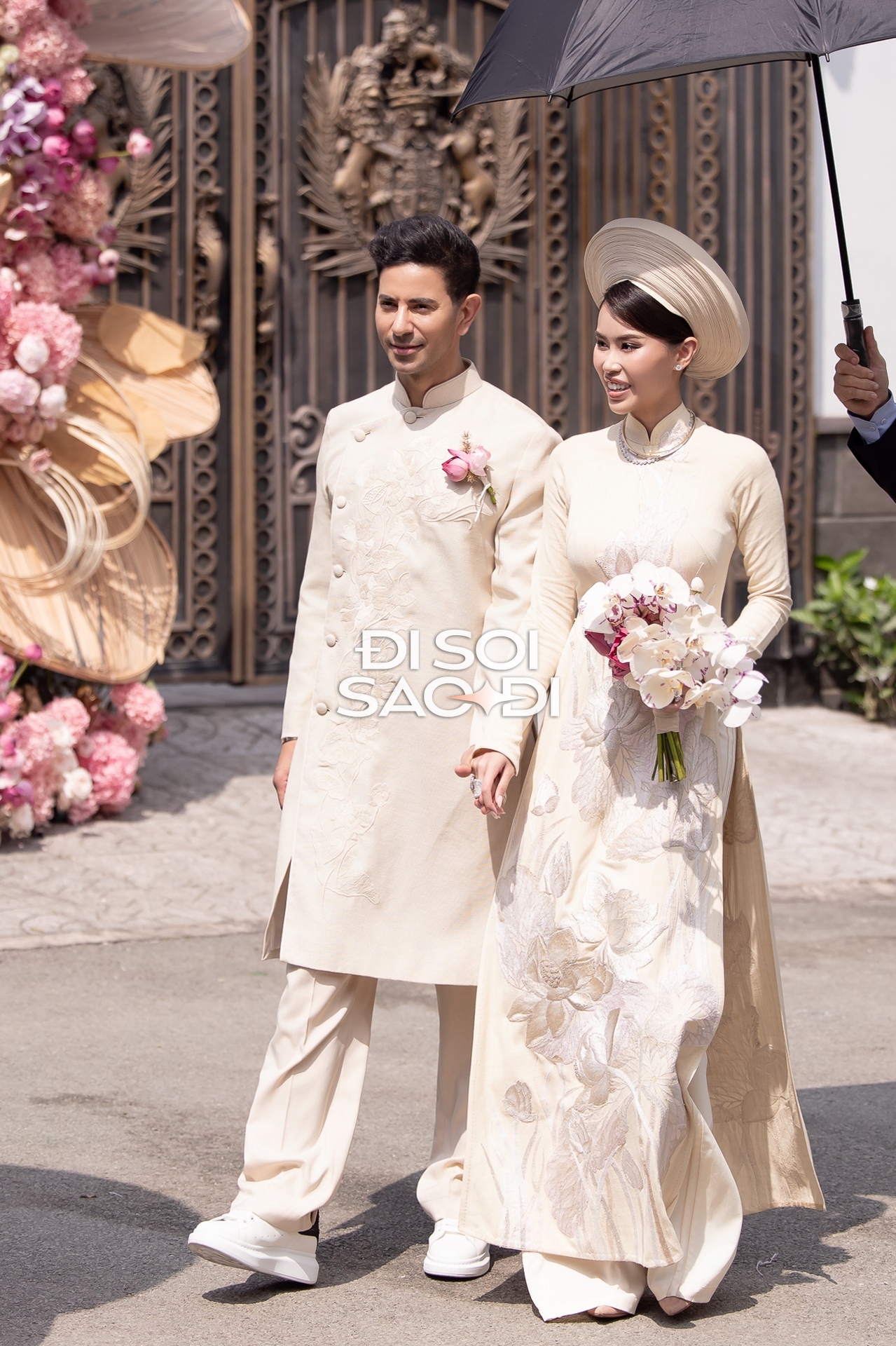 Toàn cảnh đám cưới xa hoa của Tiên Nguyễn: Cô dâu đeo kim cương, ngồi Rolls-Royce về nhà chồng, Hà Tăng và cả gia đình tỷ phú góp mặt!- Ảnh 7. Toàn cảnh đám cưới xa hoa của Tiên Nguyễn: Cô dâu đeo kim cương, ngồi Rolls-Royce về nhà chồng, Hà Tăng và cả gia đình tỷ phú góp mặt!- Ảnh 7.