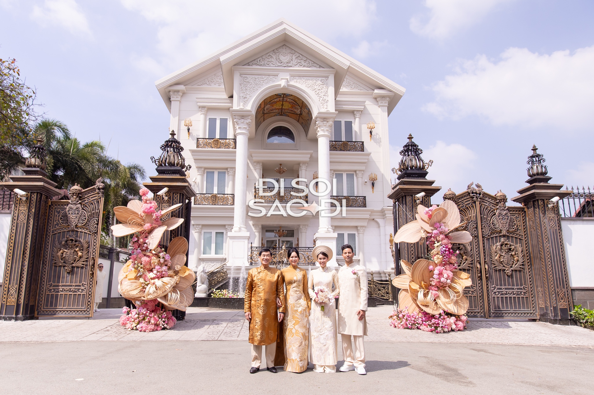 Toàn cảnh đám cưới xa hoa của Tiên Nguyễn: Cô dâu đeo kim cương, ngồi Rolls-Royce về nhà chồng, Hà Tăng và cả gia đình tỷ phú góp mặt!- Ảnh 3. Toàn cảnh đám cưới xa hoa của Tiên Nguyễn: Cô dâu đeo kim cương, ngồi Rolls-Royce về nhà chồng, Hà Tăng và cả gia đình tỷ phú góp mặt!- Ảnh 3.