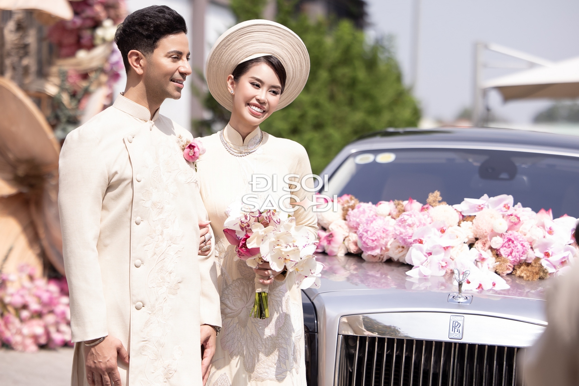 Toàn cảnh đám cưới xa hoa của Tiên Nguyễn: Cô dâu đeo kim cương, ngồi Rolls-Royce về nhà chồng, Hà Tăng và cả gia đình tỷ phú góp mặt!- Ảnh 12. Toàn cảnh đám cưới xa hoa của Tiên Nguyễn: Cô dâu đeo kim cương, ngồi Rolls-Royce về nhà chồng, Hà Tăng và cả gia đình tỷ phú góp mặt!- Ảnh 12.