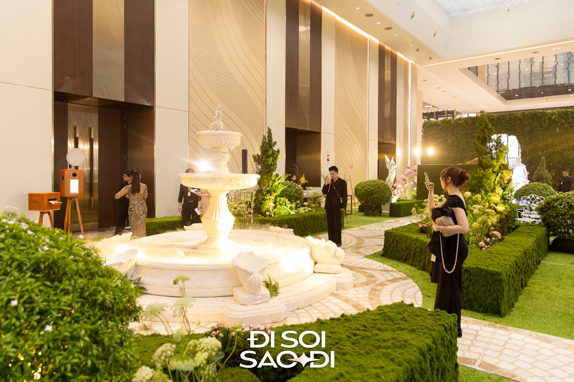 Toàn cảnh siêu lễ cưới của Tiên Nguyễn và chồng gốc Dubai: Cô dâu chú rể tình tứ, gia đình tỷ phú đến dàn khách mời "quá vuýp"!- Ảnh 32. Toàn cảnh siêu lễ cưới của Tiên Nguyễn và chồng gốc Dubai: Cô dâu chú rể tình tứ, gia đình tỷ phú đến dàn khách mời "quá vuýp"!- Ảnh 32.