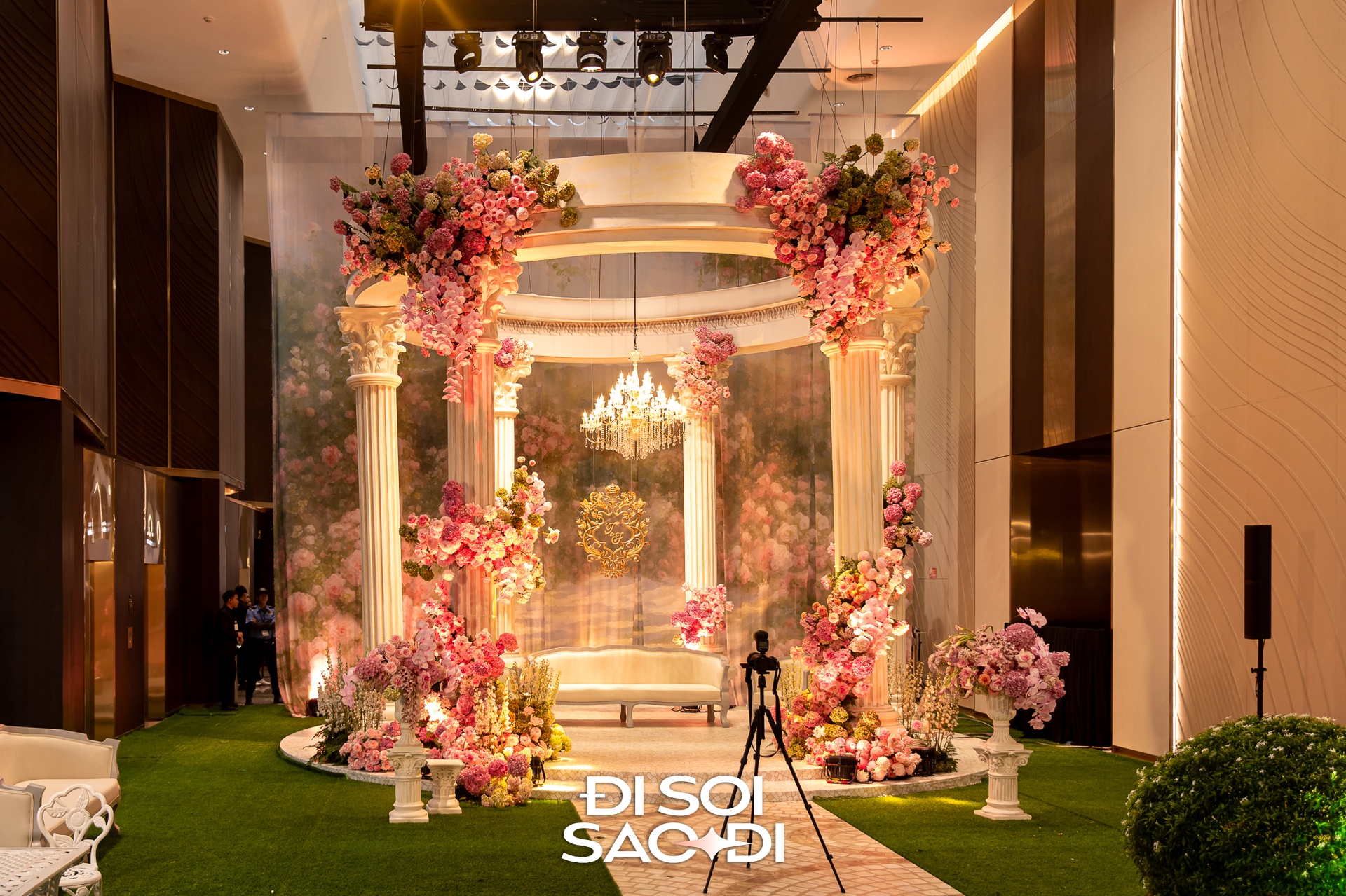 Lễ cưới của Tiên Nguyễn và chồng gốc Dubai: Hà Tăng xinh như "nữ thần", dàn sao cực khủng đang đổ bộ- Ảnh 13. Lễ cưới của Tiên Nguyễn và chồng gốc Dubai: Hà Tăng xinh như "nữ thần", dàn sao cực khủng đang đổ bộ- Ảnh 13.