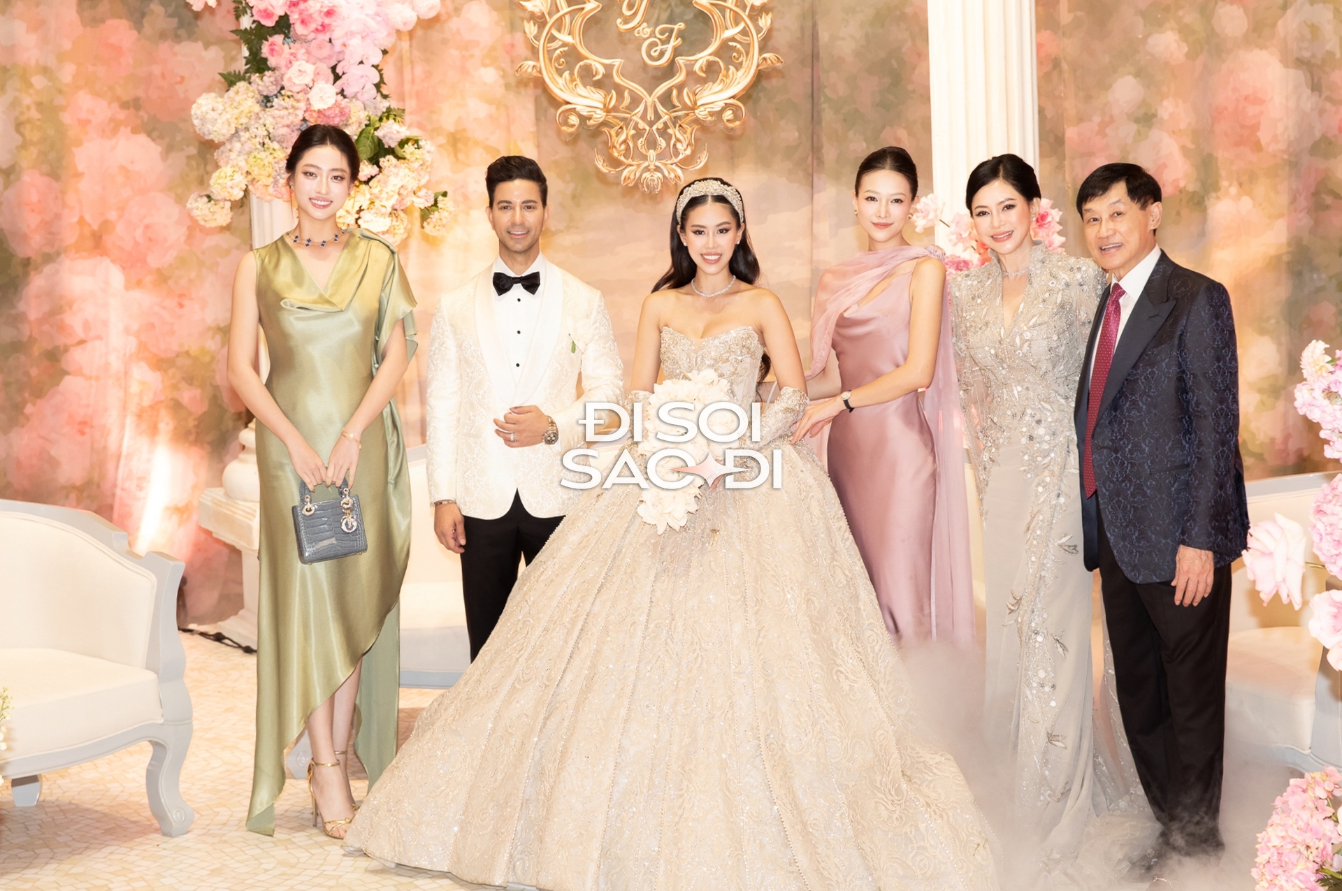 Lễ cưới của Tiên Nguyễn và chồng gốc Dubai: Hà Tăng xinh như "nữ thần", dàn sao cực khủng đang đổ bộ- Ảnh 1. Lễ cưới của Tiên Nguyễn và chồng gốc Dubai: Hà Tăng xinh như "nữ thần", dàn sao cực khủng đang đổ bộ- Ảnh 1.