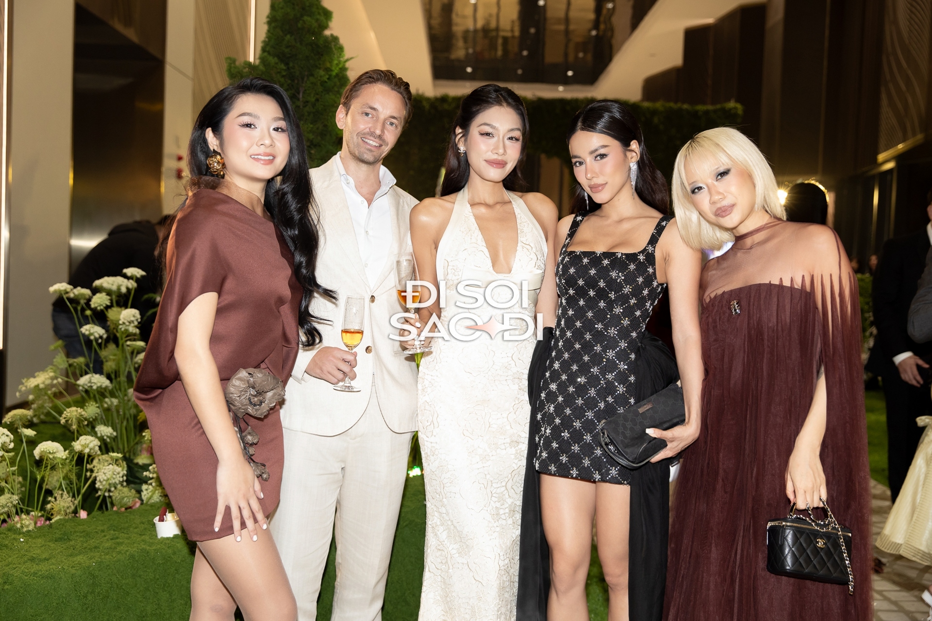 Lễ cưới của Tiên Nguyễn và chồng gốc Dubai: Hà Tăng xinh như "nữ thần", dàn sao cực khủng đang đổ bộ- Ảnh 2. Lễ cưới của Tiên Nguyễn và chồng gốc Dubai: Hà Tăng xinh như "nữ thần", dàn sao cực khủng đang đổ bộ- Ảnh 2.