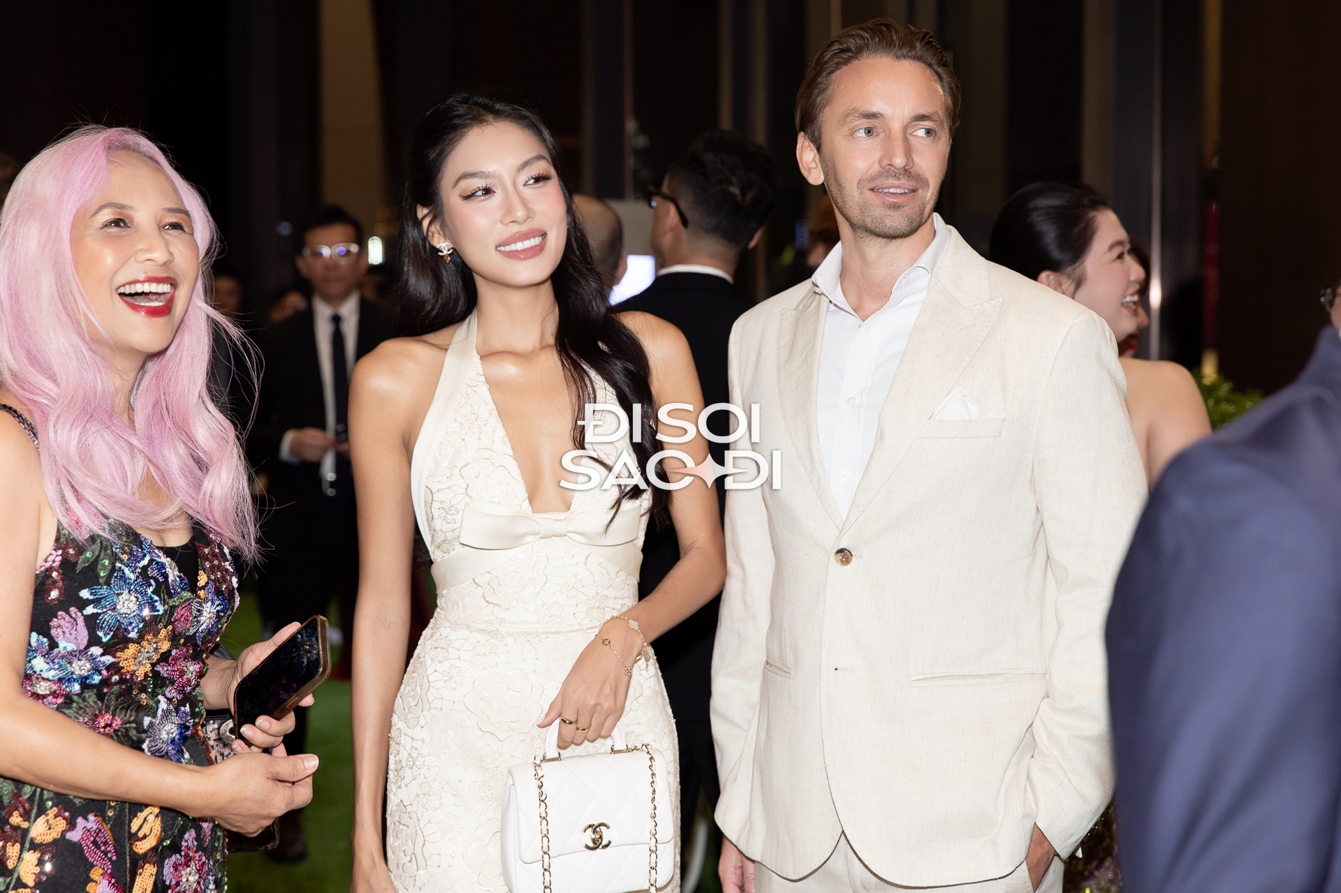 Toàn cảnh siêu lễ cưới của Tiên Nguyễn và chồng gốc Dubai: Cô dâu chú rể tình tứ, gia đình tỷ phú đến dàn khách mời "quá vuýp"!- Ảnh 24. Toàn cảnh siêu lễ cưới của Tiên Nguyễn và chồng gốc Dubai: Cô dâu chú rể tình tứ, gia đình tỷ phú đến dàn khách mời "quá vuýp"!- Ảnh 24.