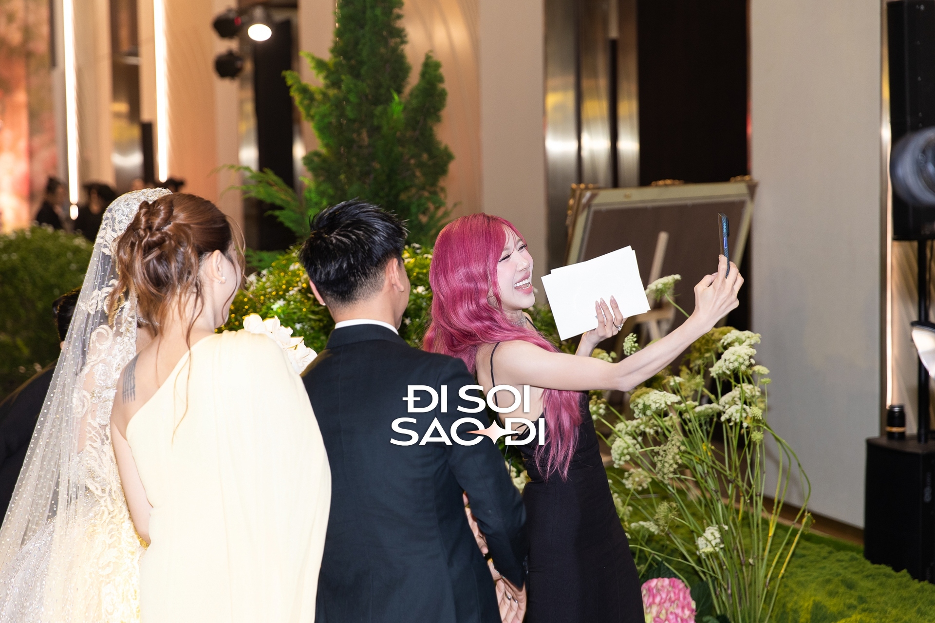 Toàn cảnh siêu lễ cưới của Tiên Nguyễn và chồng gốc Dubai: Cô dâu chú rể tình tứ, gia đình tỷ phú đến dàn khách mời "quá vuýp"!- Ảnh 2. Toàn cảnh siêu lễ cưới của Tiên Nguyễn và chồng gốc Dubai: Cô dâu chú rể tình tứ, gia đình tỷ phú đến dàn khách mời "quá vuýp"!- Ảnh 2.