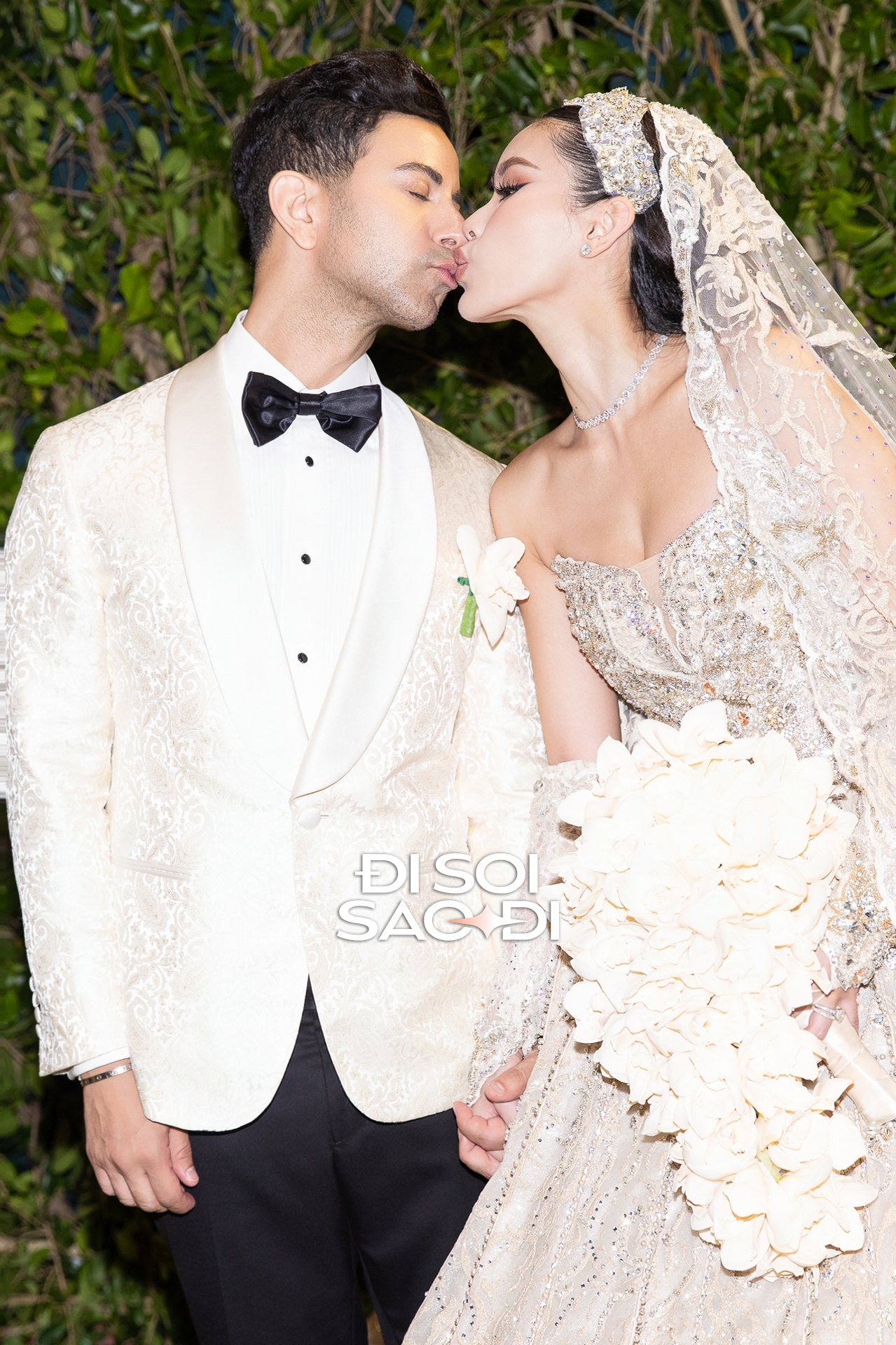 Toàn cảnh siêu lễ cưới của Tiên Nguyễn và chồng gốc Dubai: Cô dâu chú rể tình tứ, gia đình tỷ phú đến dàn khách mời "quá vuýp"!- Ảnh 4. Toàn cảnh siêu lễ cưới của Tiên Nguyễn và chồng gốc Dubai: Cô dâu chú rể tình tứ, gia đình tỷ phú đến dàn khách mời "quá vuýp"!- Ảnh 4.