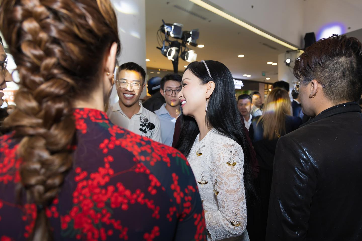 Nhan sắc ca sĩ giàu nhất Việt Nam, sở hữu 35 nghìn tỷ, đi phi cơ riêng, biệt thự có cả nhà hát Opera - Ảnh 12.