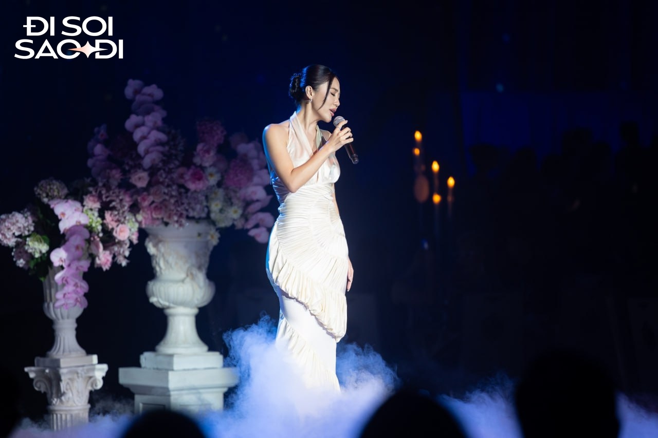 Ca sĩ mở m&agrave;n h&ocirc;n lễ bạc tỷ của Ti&ecirc;n Nguyễn v&agrave; chồng gốc Dubai: Giọng ngọt như "m&iacute;a l&ugrave;i", h&aacute;t t&igrave;nh ca qu&aacute; hợp!- Ảnh 7.