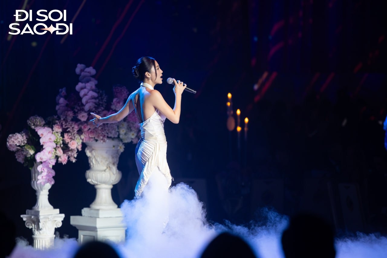 Ca sĩ mở m&agrave;n h&ocirc;n lễ bạc tỷ của Ti&ecirc;n Nguyễn v&agrave; chồng gốc Dubai: Giọng ngọt như "m&iacute;a l&ugrave;i", h&aacute;t t&igrave;nh ca qu&aacute; hợp!- Ảnh 5.