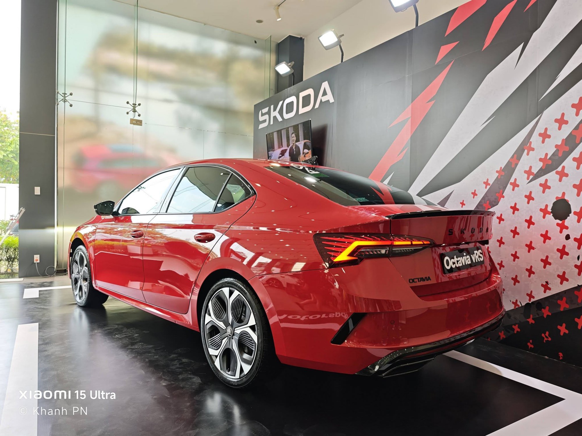 Cận cảnh Skoda Octavia vRS tại đại lý: Giá tạm tính 1,5 tỷ đồng, cạnh tranh VW Golf R bằng động cơ 265 mã lực, có thể ra mắt ngay tháng này - Ảnh 7.