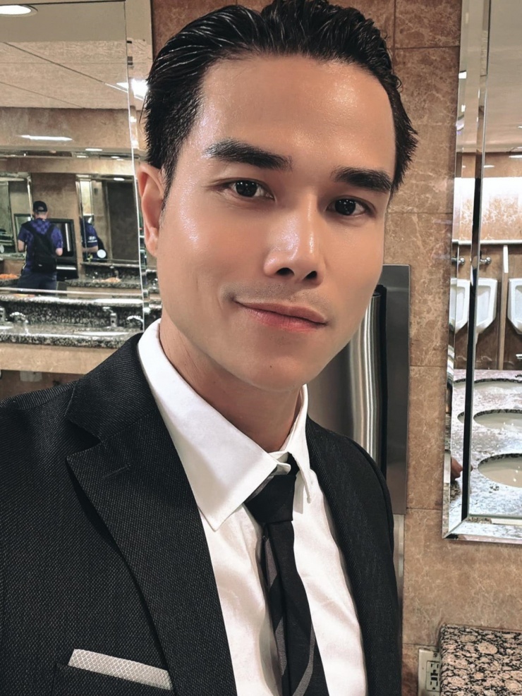 Nam vương tiếng tăm một thời bỏ showbiz đi dạy lái máy bay: 42 tuổi vẫn độc thân, được khen lão hóa ngược - Ảnh 1. Nam vương tiếng tăm một thời bỏ showbiz đi dạy lái máy bay: 42 tuổi vẫn độc thân, được khen lão hóa ngược - Ảnh 1.