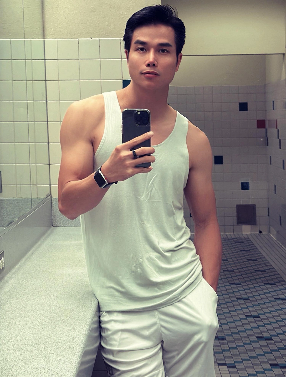 Nam vương tiếng tăm một thời bỏ showbiz đi dạy lái máy bay: 42 tuổi vẫn độc thân, được khen lão hóa ngược - Ảnh 2. Nam vương tiếng tăm một thời bỏ showbiz đi dạy lái máy bay: 42 tuổi vẫn độc thân, được khen lão hóa ngược - Ảnh 2.