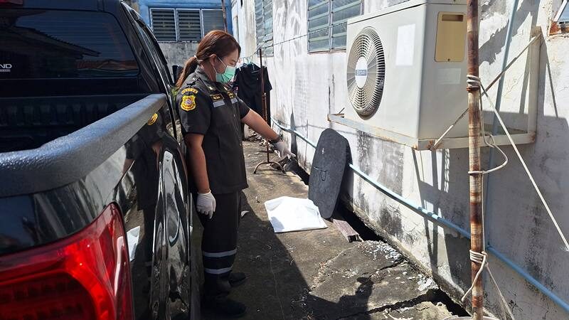 Ph&aacute;t hiện thi thể b&eacute; g&aacute;i bị kỳ đ&agrave; cắn trong b&atilde;i đất trống - Ảnh 1.