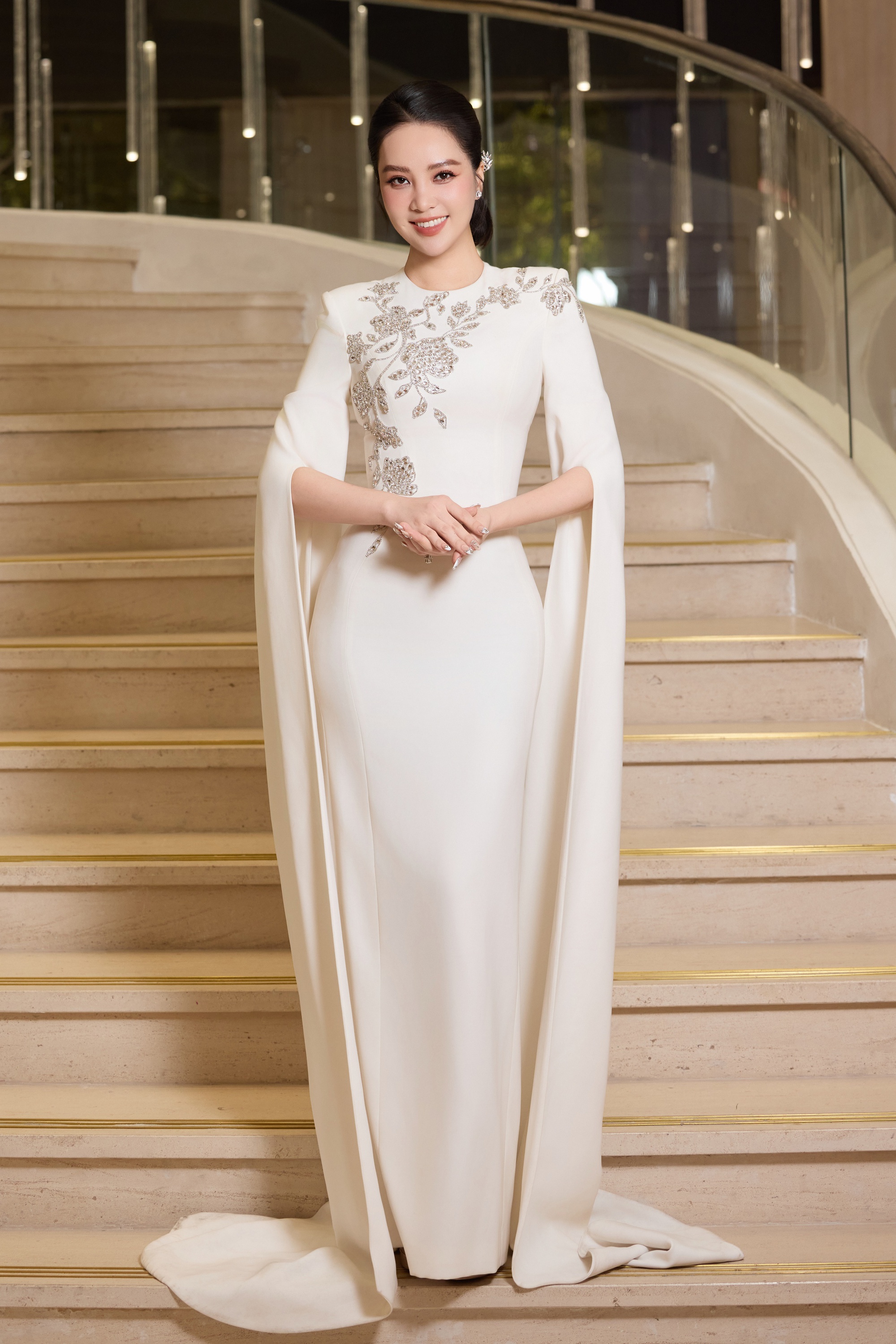 Á hậu Thụy Vân xuất hiện xinh đẹp sau gần 1 năm bí mật sinh con lần 2- Ảnh 7.