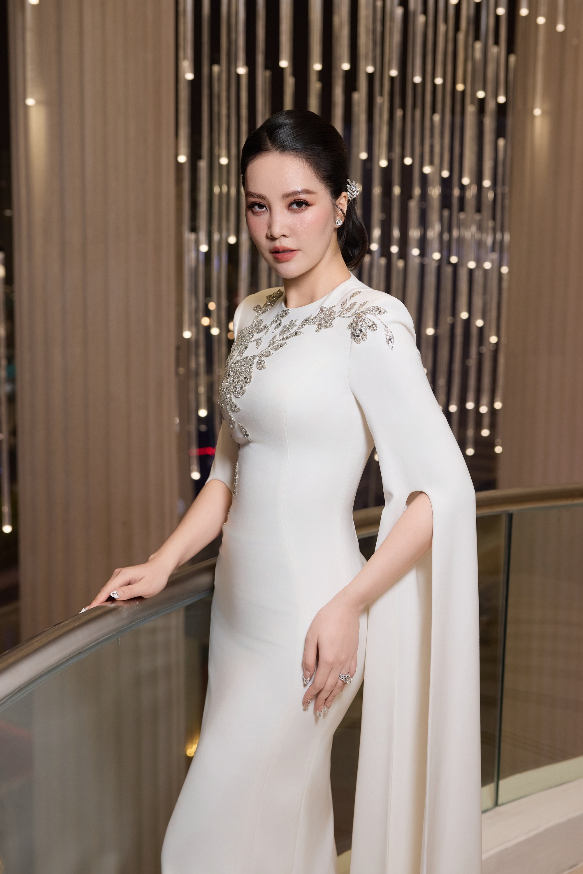 Á hậu Thụy Vân xuất hiện xinh đẹp sau gần 1 năm bí mật sinh con lần 2- Ảnh 8.