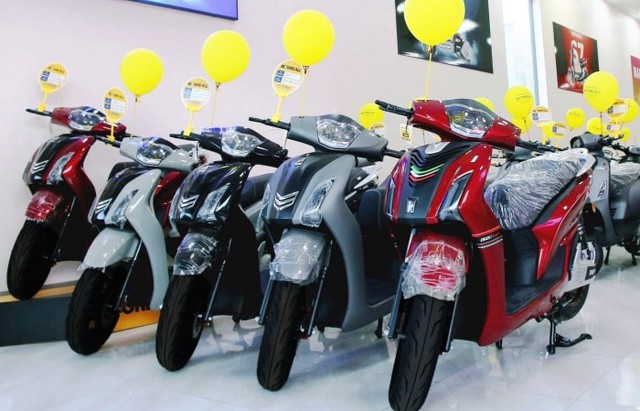 Xe máy điện giá 25 triệu đồng khiến Honda SH "bất ngờ" vì ngoại hình như 2 giọt nước, đã về đại lý- Ảnh 2.