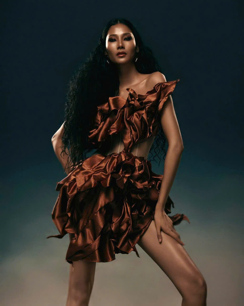 Lý do Võ Hoàng Yến, Hoàng Thùy được Thanh Hương Bùi lựa chọn cho bộ sưu tập mới - Ảnh 3. Lý do Võ Hoàng Yến, Hoàng Thùy được Thanh Hương Bùi lựa chọn cho bộ sưu tập mới - Ảnh 3.