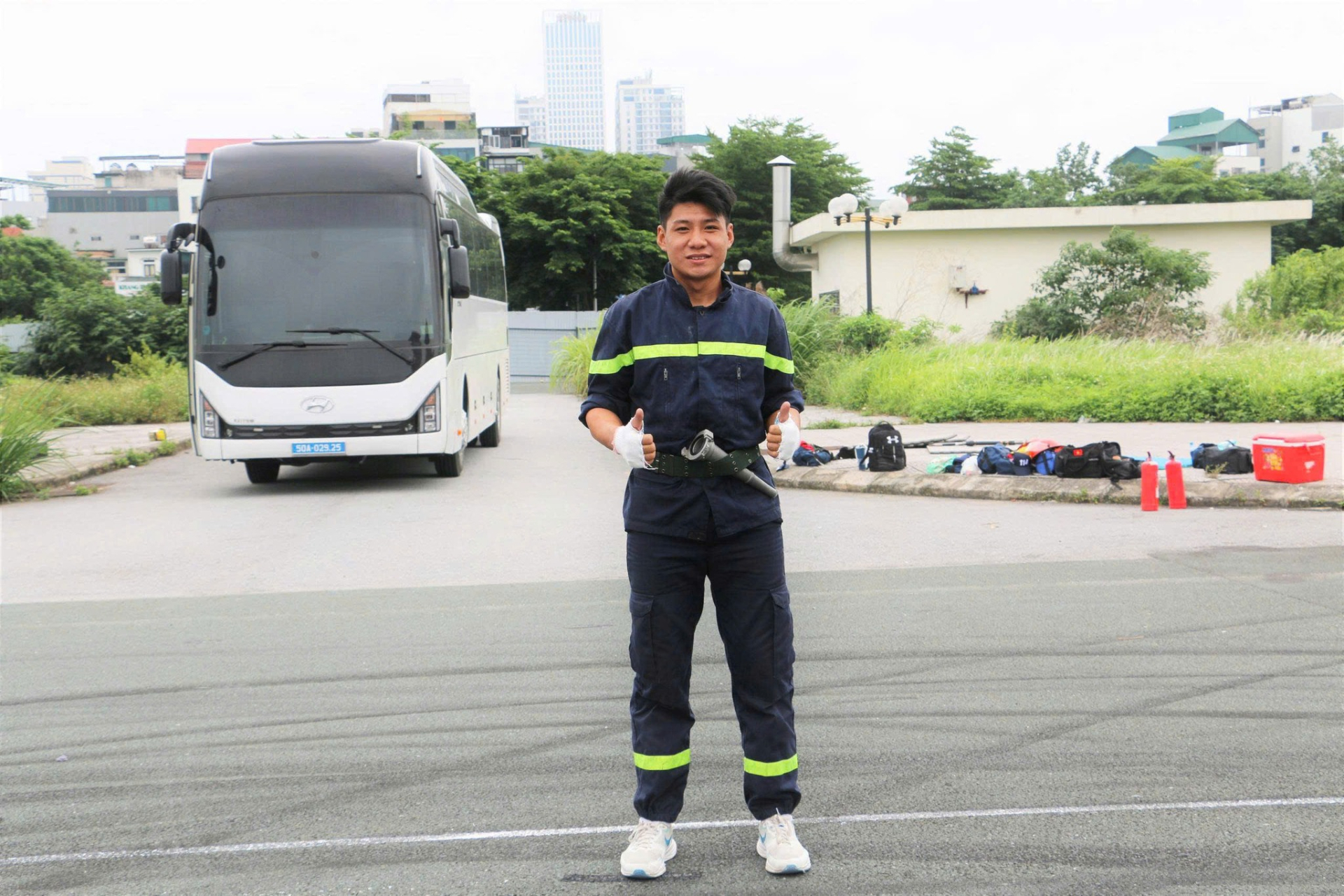 Nguyễn Mai Thi - chàng lính cứu hỏa liều mình cứu nữ sinh 17 tuổi trước mũi xe container mất lái- Ảnh 4.