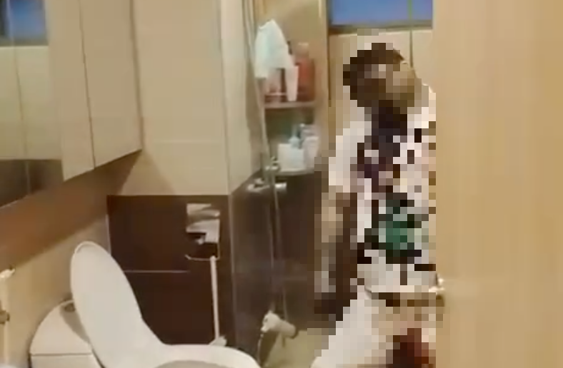 Phát hiện thi thể người đàn ông trong nhà vệ sinh chung cư TPHCM - Ảnh 1.