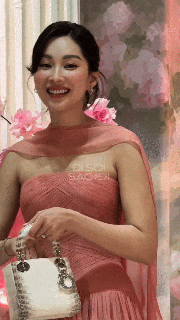 Đặng Thu Thảo hiếm hoi lộ diện trong đám cưới Tiên Nguyễn: Nhan sắc này xứng danh "thần tiên tỷ tỷ"! - Ảnh 2. Đặng Thu Thảo hiếm hoi lộ diện trong đám cưới Tiên Nguyễn: Nhan sắc này xứng danh "thần tiên tỷ tỷ"! - Ảnh 2.