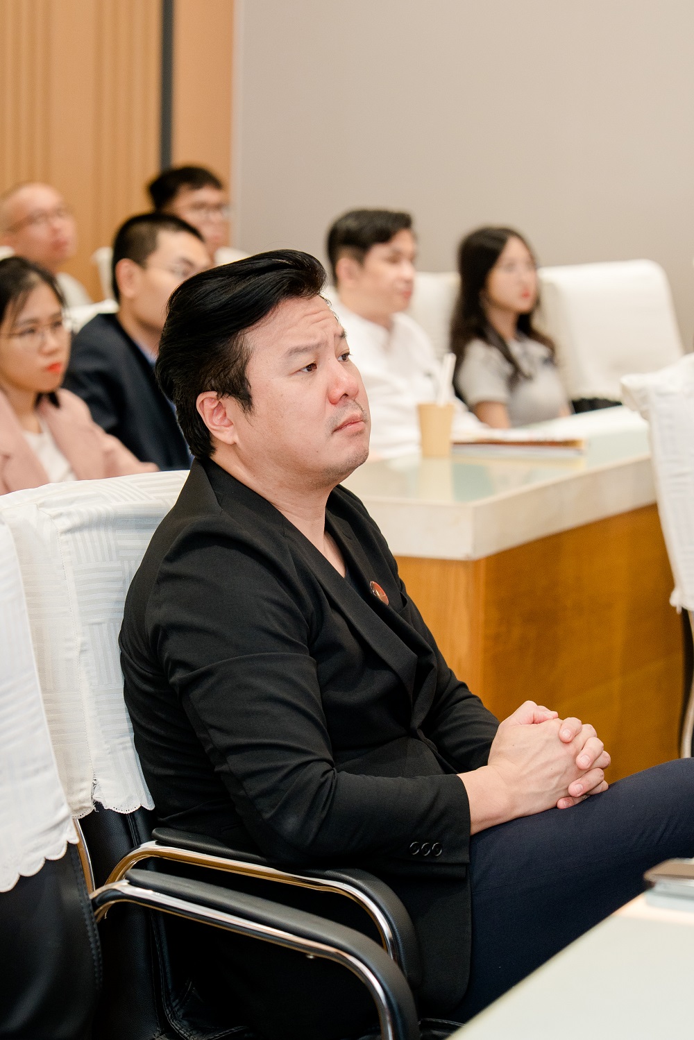 Nam nghệ sĩ là Chủ tịch hệ thống giáo dục tại TPHCM: Con mình không bình thường, mọi người khuyên giữ kín - Ảnh 6. Nam nghệ sĩ là Chủ tịch hệ thống giáo dục tại TPHCM: Con mình không bình thường, mọi người khuyên giữ kín - Ảnh 6.