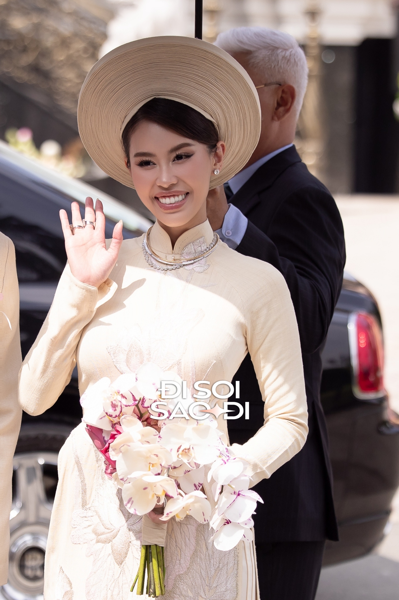 Điều Tiên Nguyễn cài cắm trong 2 bó hoa cưới đắt đỏ- Ảnh 3. Điều Tiên Nguyễn cài cắm trong 2 bó hoa cưới đắt đỏ- Ảnh 3.