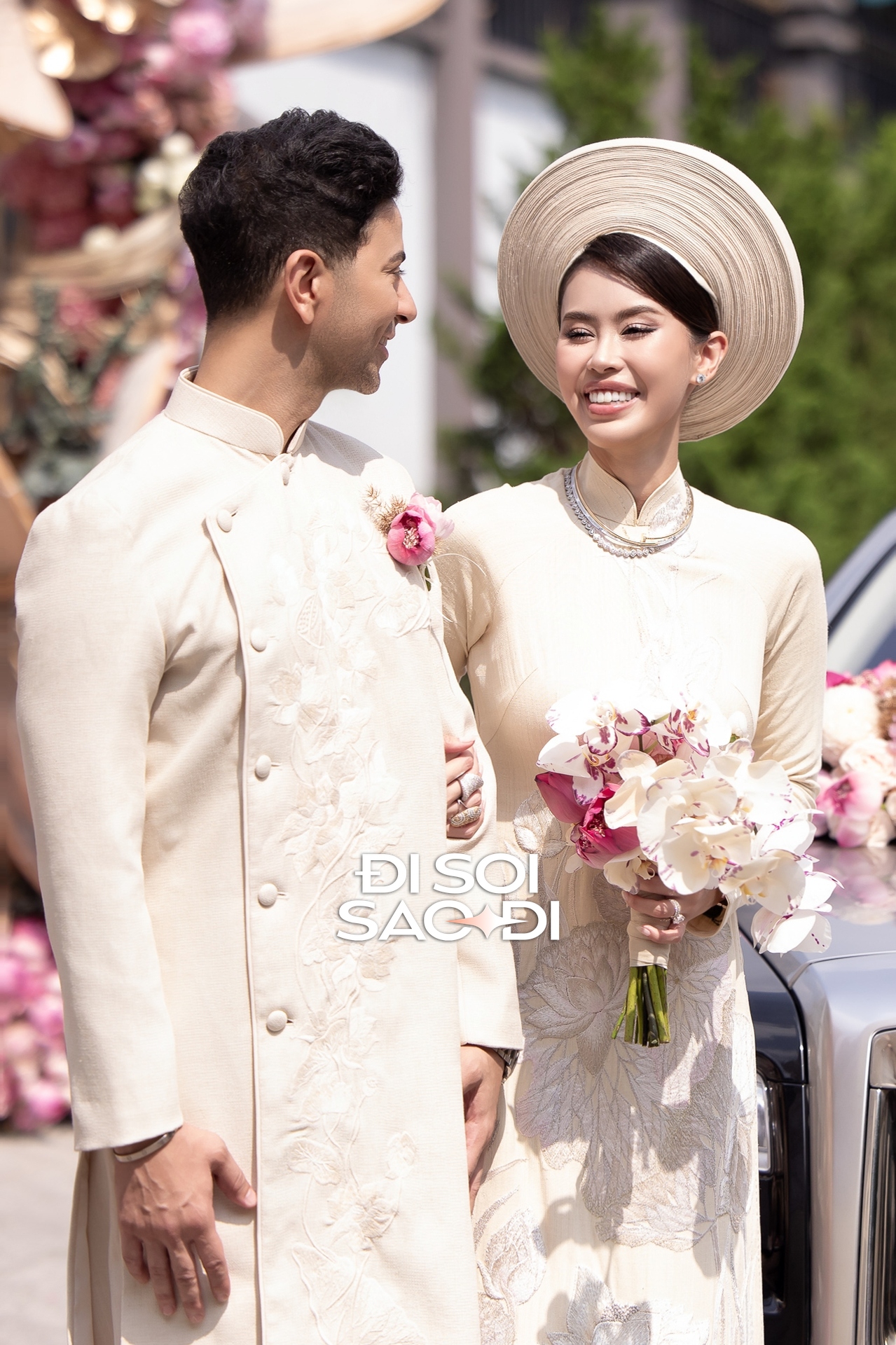 Điều Tiên Nguyễn cài cắm trong 2 bó hoa cưới đắt đỏ- Ảnh 2. Điều Tiên Nguyễn cài cắm trong 2 bó hoa cưới đắt đỏ- Ảnh 2.