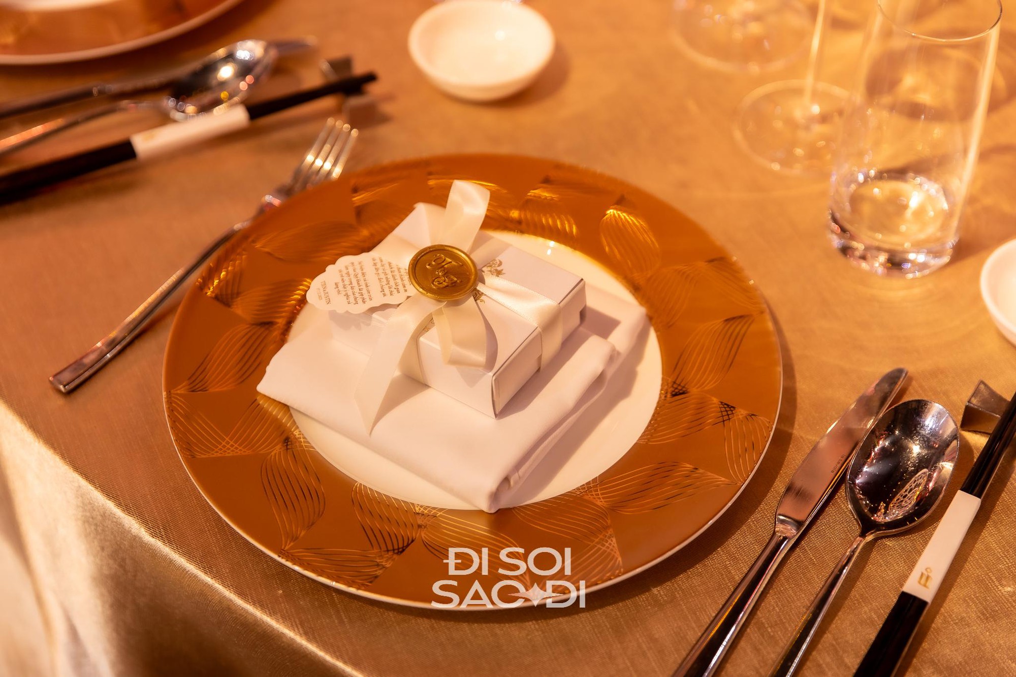 Đến chịu Tiên Nguyễn: Đám cưới concept kiến trúc Phục Hưng nhưng phục vụ gắp thú bông và chụp photobooth- Ảnh 11. Đến chịu Tiên Nguyễn: Đám cưới concept kiến trúc Phục Hưng nhưng phục vụ gắp thú bông và chụp photobooth- Ảnh 11.