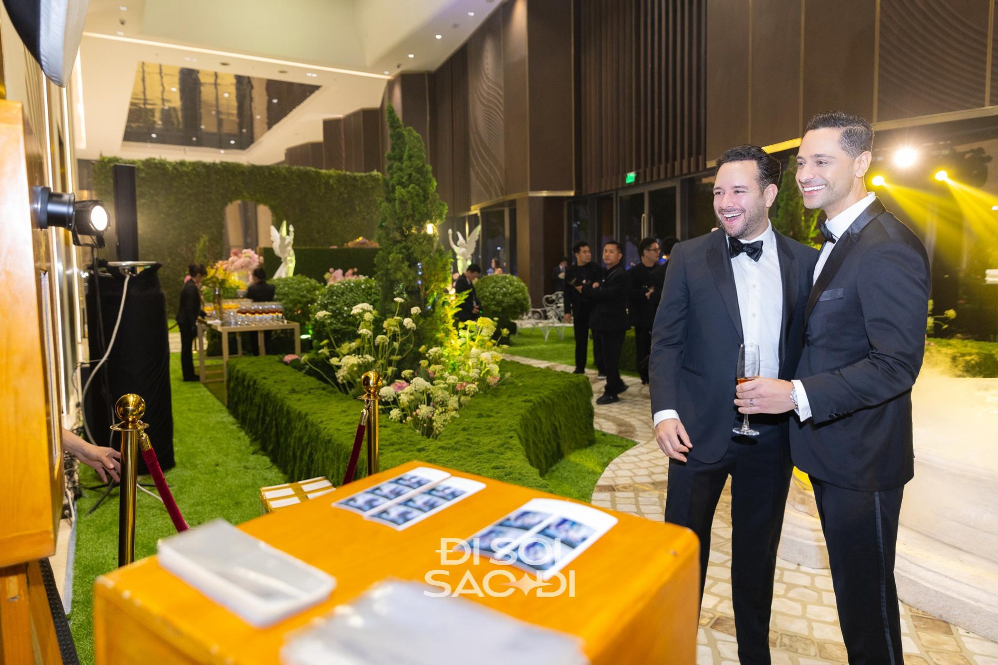 Đến chịu Tiên Nguyễn: Đám cưới concept kiến trúc Phục Hưng nhưng phục vụ gắp thú bông và chụp photobooth- Ảnh 18. Đến chịu Tiên Nguyễn: Đám cưới concept kiến trúc Phục Hưng nhưng phục vụ gắp thú bông và chụp photobooth- Ảnh 18.