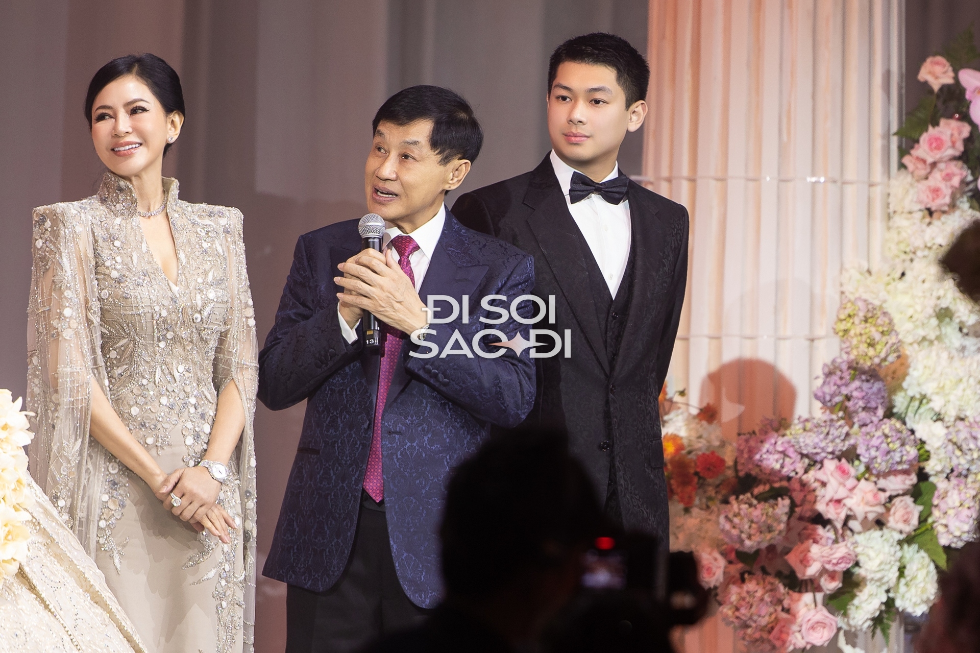 Bắt gặp Tiên Nguyễn và chồng đi "quẩy" sau đám cưới, một thành viên trong gia đình tỷ phú gây chú ý - Ảnh 7. Bắt gặp Tiên Nguyễn và chồng đi "quẩy" sau đám cưới, một thành viên trong gia đình tỷ phú gây chú ý - Ảnh 7.