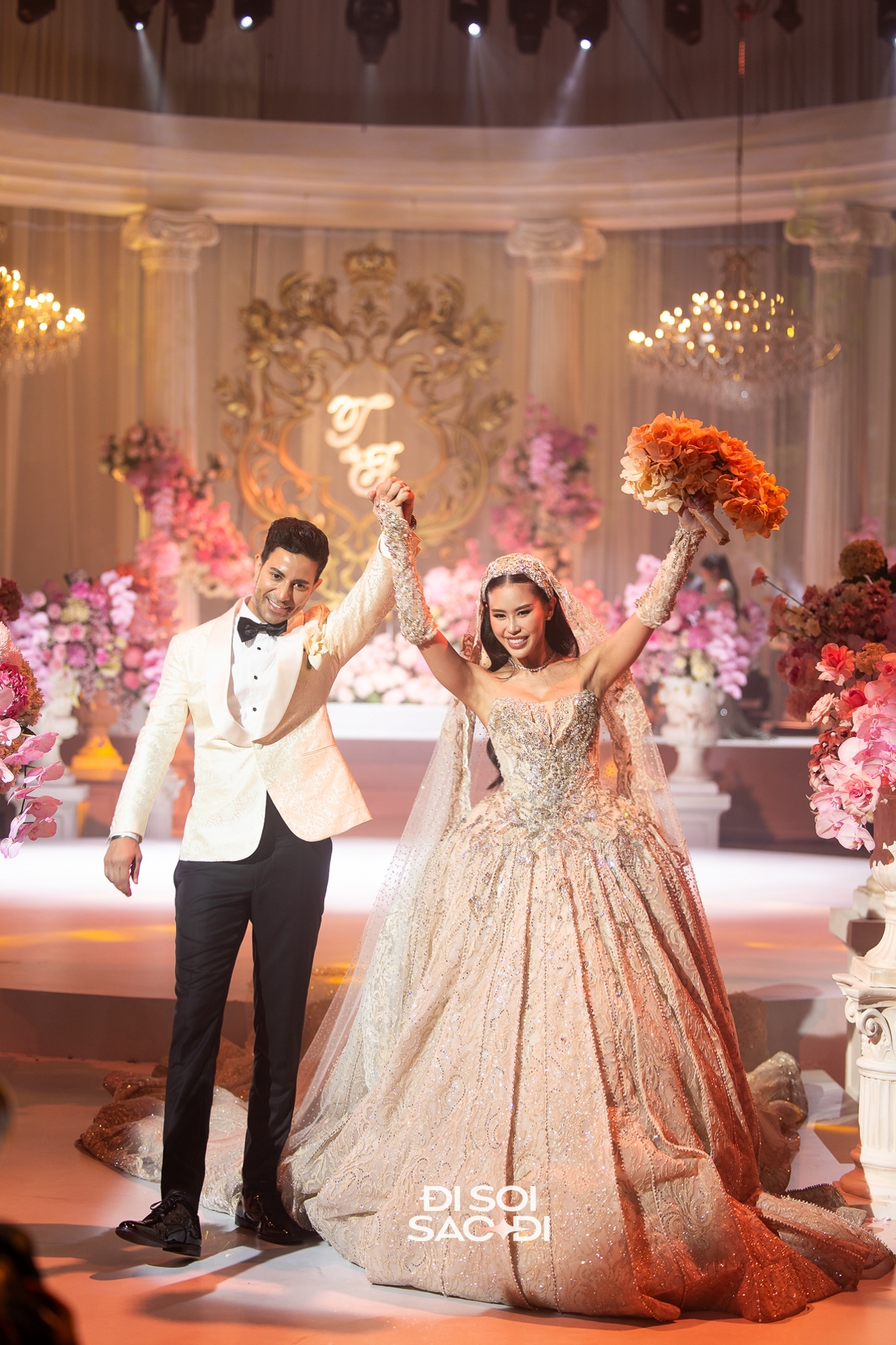 Gửi đến “my new ba má”: Phát biểu của con rể tỷ phú Johnathan Hạnh Nguyễn gây bất ngờ lớn!- Ảnh 5.