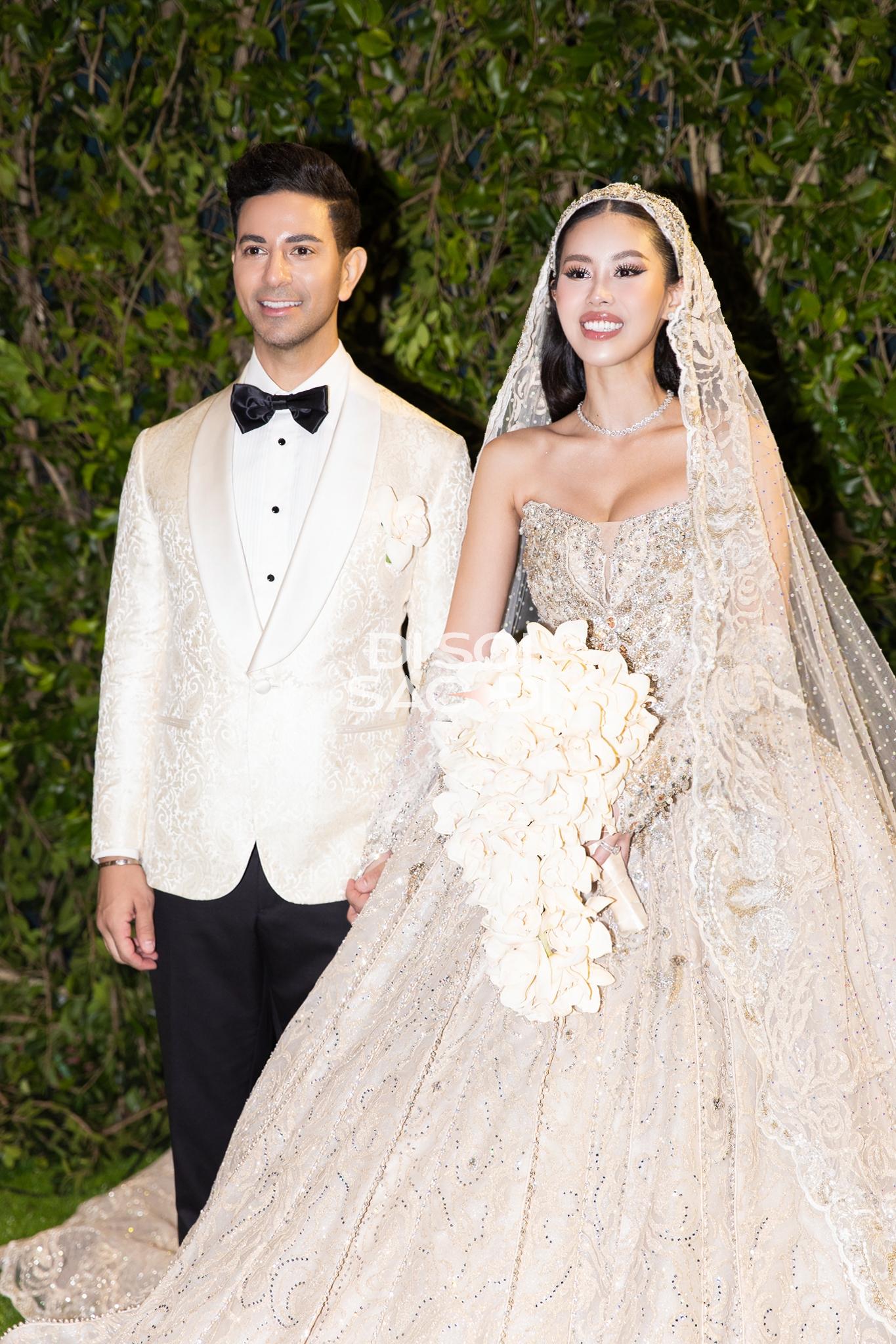 Đến chịu Tiên Nguyễn: Đám cưới concept kiến trúc Phục Hưng nhưng phục vụ gắp thú bông và chụp photobooth- Ảnh 1. Đến chịu Tiên Nguyễn: Đám cưới concept kiến trúc Phục Hưng nhưng phục vụ gắp thú bông và chụp photobooth- Ảnh 1.