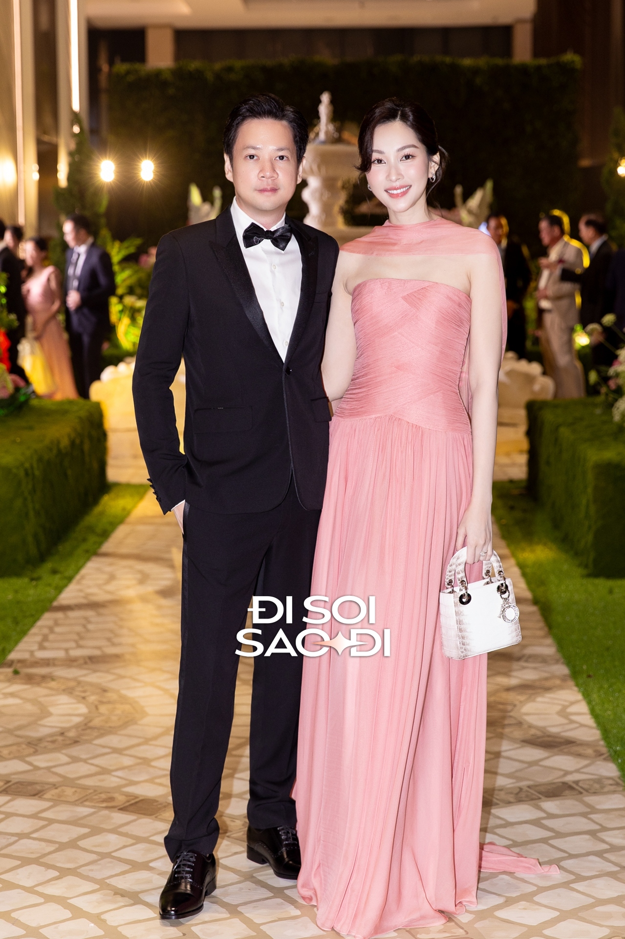 Đặng Thu Thảo hiếm hoi lộ diện trong đám cưới Tiên Nguyễn: Nhan sắc này xứng danh "thần tiên tỷ tỷ"! - Ảnh 5. Đặng Thu Thảo hiếm hoi lộ diện trong đám cưới Tiên Nguyễn: Nhan sắc này xứng danh "thần tiên tỷ tỷ"! - Ảnh 5.