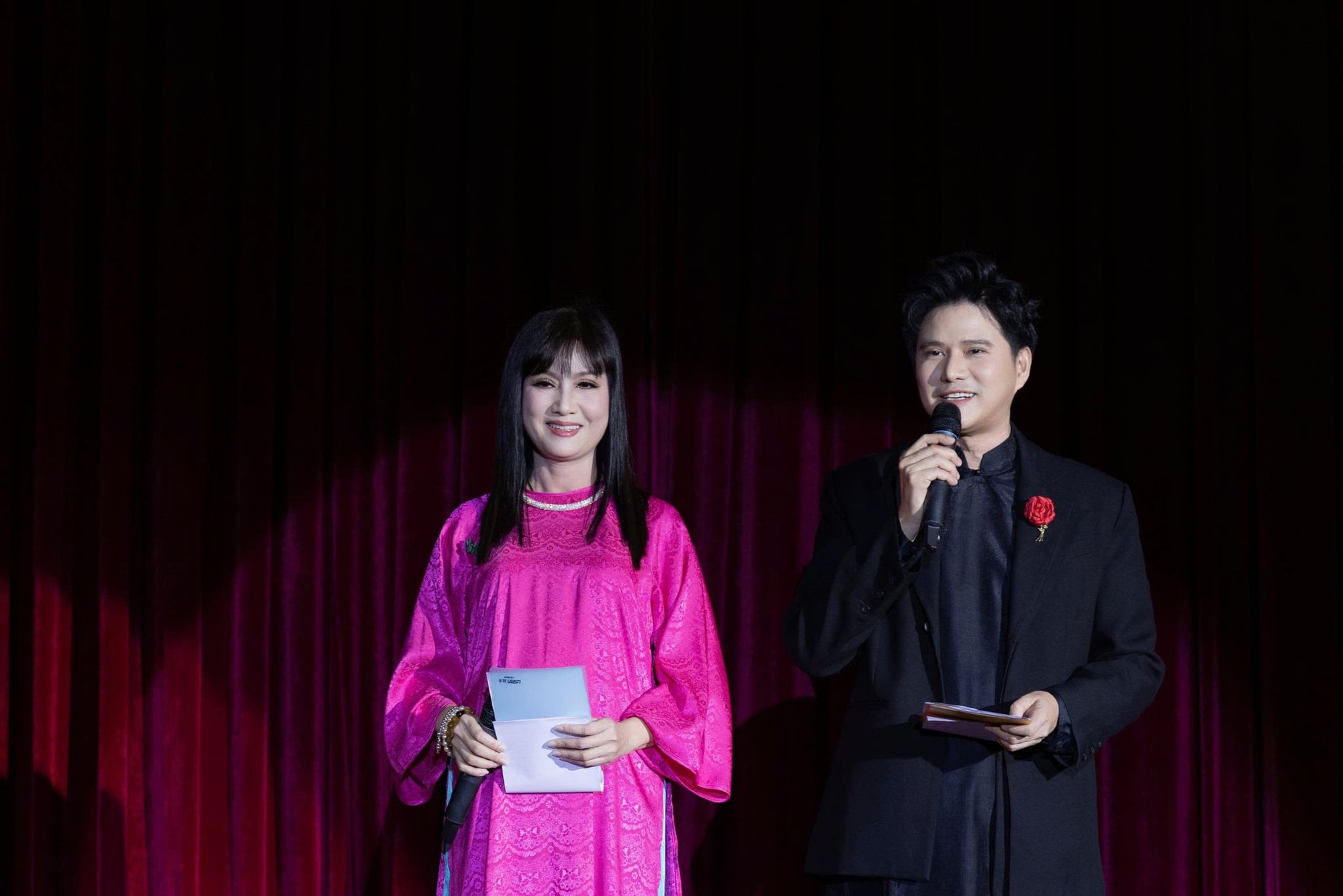 Loạt sao Việt trình diễn không cát-xê, chia sẻ với đồng bào miền Trung sau bão lũ- Ảnh 5.