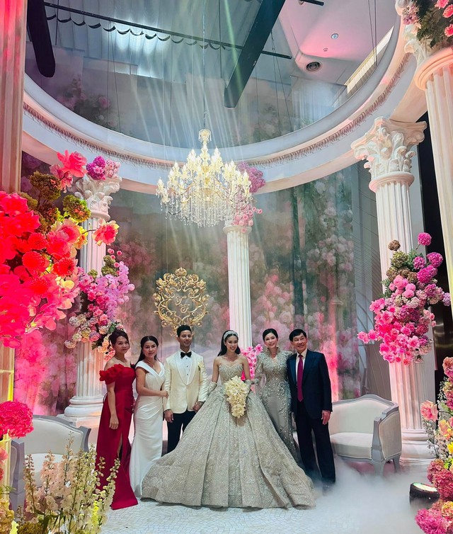 Tỷ phú Johnathan Hạnh Nguyễn đãi khách với menu sang xịn nhưng có 1 điểm xưa nay hiếm trong các đám cưới Việt- Ảnh 1.