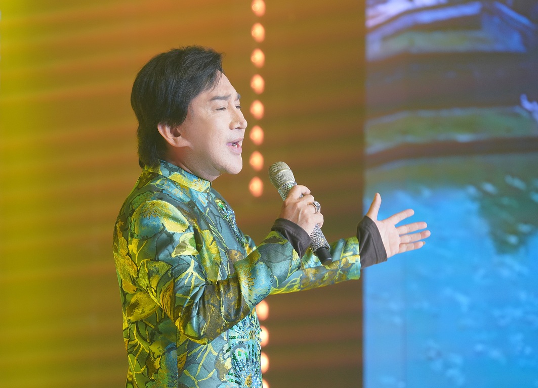 Loạt sao Việt trình diễn không cát-xê, chia sẻ với đồng bào miền Trung sau bão lũ- Ảnh 4.