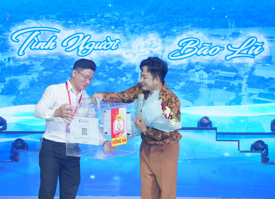 Loạt sao Việt trình diễn không cát-xê, chia sẻ với đồng bào miền Trung sau bão lũ- Ảnh 6.