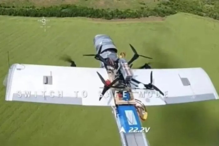 Chiến trường mới ở Ukraine: Xuất hiện loại vũ khí khiến cả Moscow và Kiev đều khiếp sợ - Ảnh 1. Chiến trường mới ở Ukraine: Xuất hiện loại vũ khí khiến cả Moscow và Kiev đều khiếp sợ - Ảnh 1.