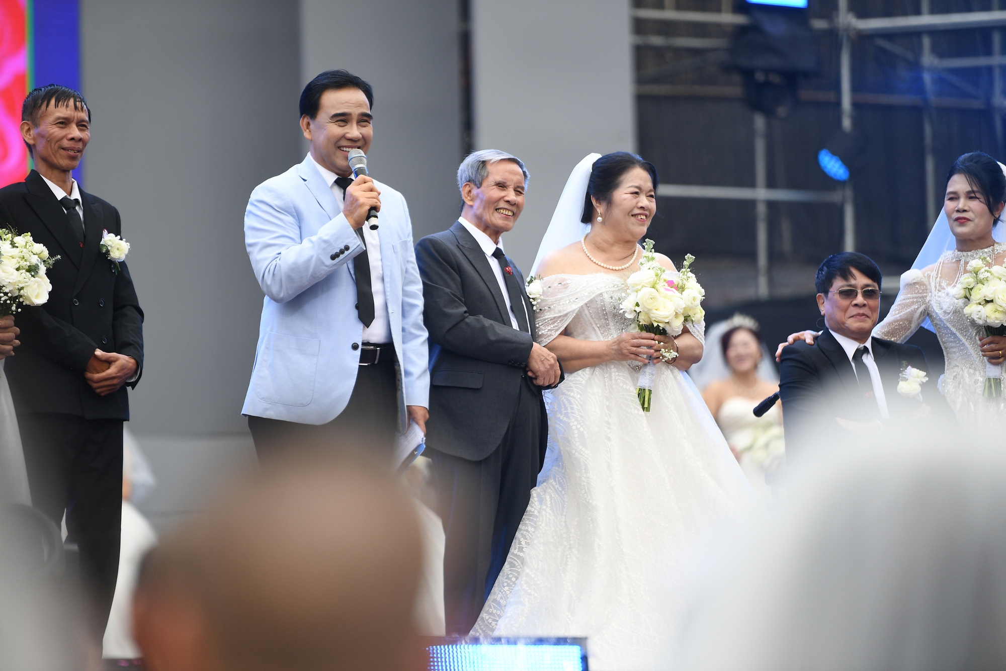 MC Quyền Linh sao thế này?- Ảnh 2.