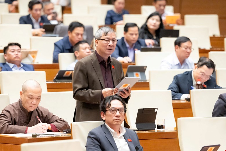 Đại biểu Quốc hội yêu cầu đền bù thiệt hại xả lũ từ thủy điện gây ra cho dân - Ảnh 1.