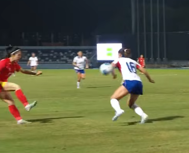 Tuyển Việt Nam mất penalty, HLV Mai Đức Chung nói thẳng: "Trọng tài xử lý chưa công bằng" - Ảnh 1. Tuyển Việt Nam mất penalty, HLV Mai Đức Chung nói thẳng: "Trọng tài xử lý chưa công bằng" - Ảnh 1.