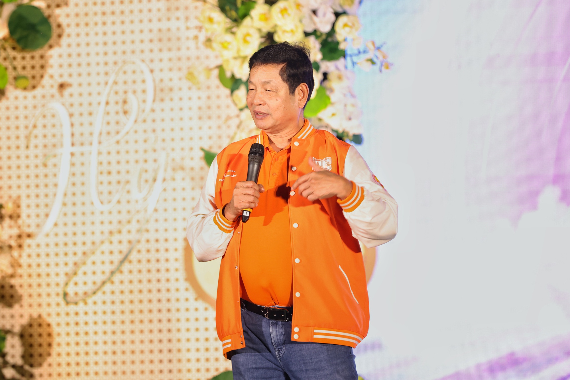 ‘Ông tơ’ Trương Gia Bình treo thưởng 500 triệu cho các cặp đôi đi tới hôn nhân, 100 triệu đồng/cặp nếu sinh con sau sự kiện se duyên giữa FPT và Vietnam Airlines- Ảnh 1.