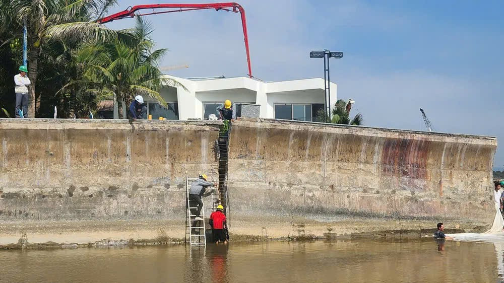Kè biển The Maris Vũng Tàu sập đe dọa biệt thự triệu đô tại TPHCM - Ảnh 2.